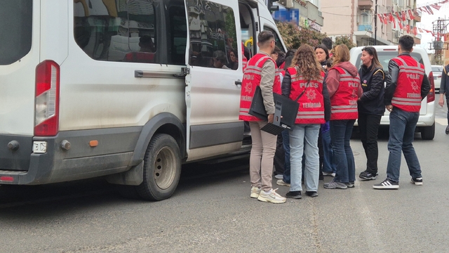 Tekirdağ merkezli 3 ilde "güzellik merkezi" operasyonu: 14 gözaltı
Vatandaşları kampanya vaadiyle kandırıp hesaplarını boşalttıkları iddiası