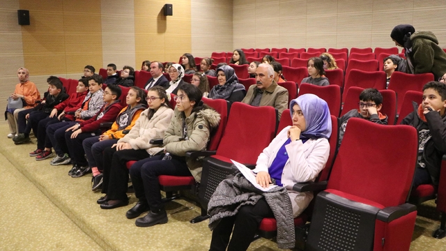 Ulusal Çocuk Sempozyumu'nda 123 öğrenci güncel sorunlarla ilgili 93 bildiri sundu