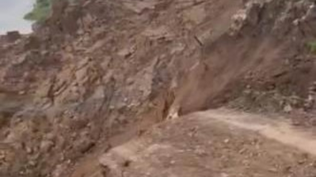 Siirt'te toprak kayması köylüleri tedirgin ediyor