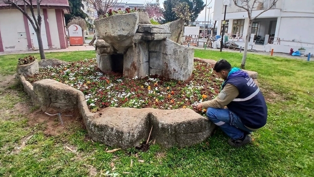 Efeler'de parklar yenileniyor