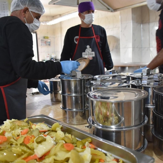Sason'da 523 aileye her gün sıcak yemek desteği
