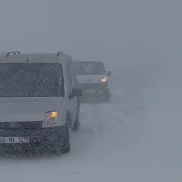 Palandöken Geçidi'nde 3 saat mahsur kaldılar