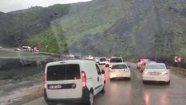 Adıyaman- Çelikhan Karayolunda heyelan