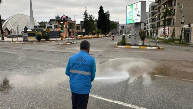 Yağış sonrası temizlik çalışmaları başladı