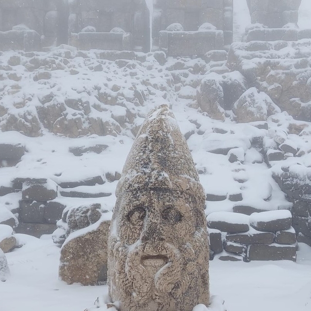 Nemrut Dağı'nda mayısta kar sürprizi