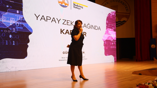 Trakya Üniversitesinde "Dijital Pazarlama Zirvesi" düzenlendi