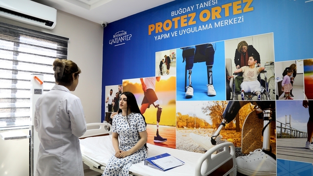 Şahin'den konservatuvar öğrencisine umut olan protez