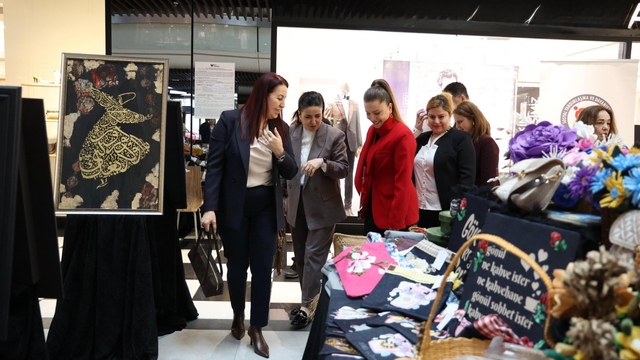 AVM'de el emeği ürünler sergilendi