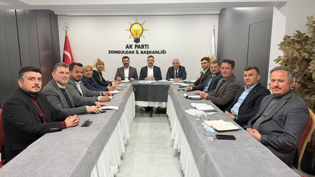 AK Parti İl Başkanlığı'nda değerlendirme toplantısı gerçekleştirildi