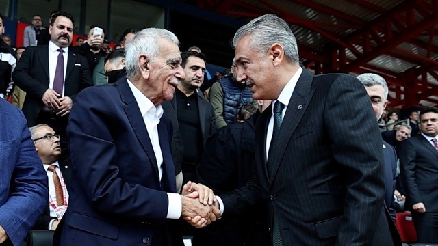 Mardin'de Vali Akkoyun ve Ahmet Türk, Play-Off maçında buluştu