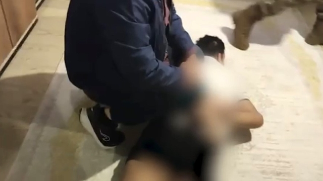Bursa'da tefecilik çetesi çökertildi: Özel harekat destekli operasyonda 6 gözaltı
Borç verdikleri vatandaşları darp edip ölümle tehdit eden tefecilere şafak operasyonu