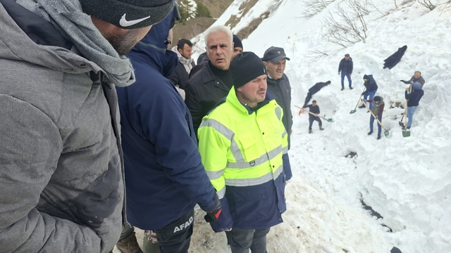 Çığ altında kalan çobanın cansız bedenine ulaşıldı (2)