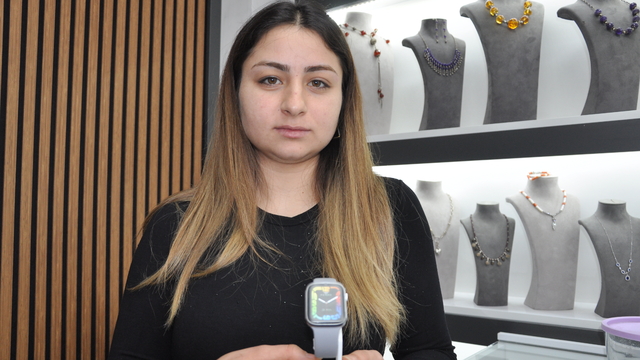 Mersin'de iş yerinden akıllı saat hırsızlığı güvenlik kamerasında