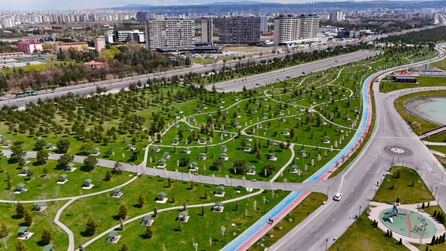 Kayseri Büyükşehir Belediyesinin peyzaj ve çevre düzenleme çalışmaları sürüyor
