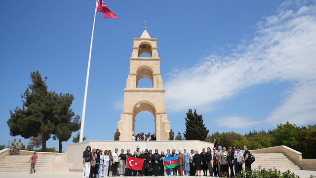 Azerbaycanlı şehit aileleri Tarihi Gelibolu Yarımadası'nı gezdi