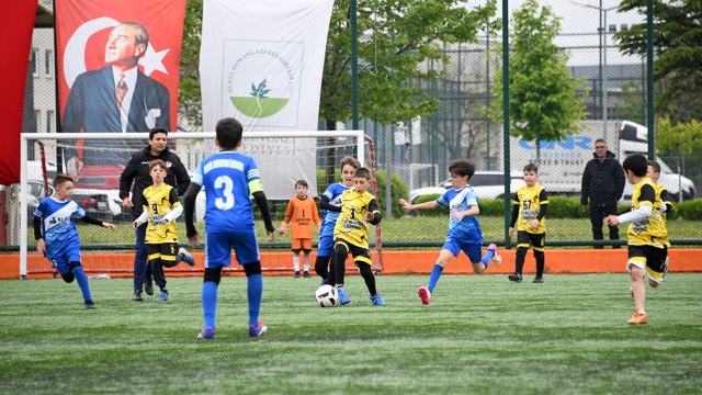Osmangazi'de çocuklar sahada buluştu