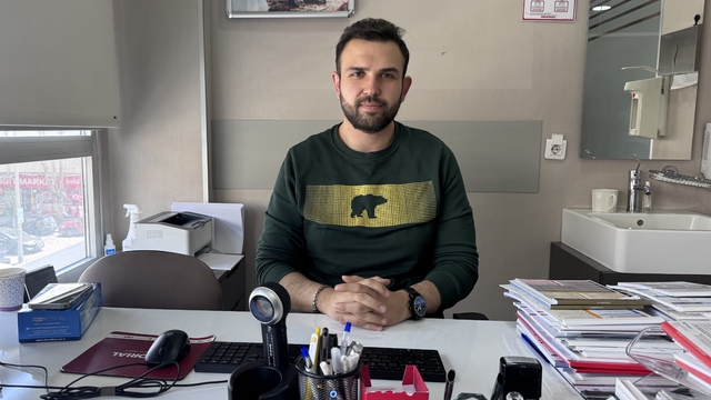 Yedikleriniz kokunuzu değiştiriyor
Dr. Muhammed Burak Yücel: "Kötü koku çoğu zaman ter ile değil hastaların ne yediği ile alakalı oluyor"
"Terlemeyi önleyince dolaylı yoldan kötü kokuları da önlemiş oluyoruz"