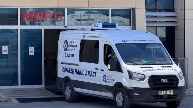 Antalya'da otomobille çarpışan motosikletteki kurye öldü