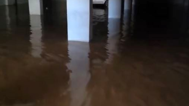 Süper hücre fırtınasının vurduğu Gaziantep'te bina otoparkları çamurla doldu