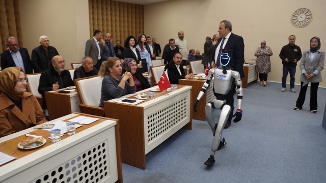 Nüfusa kayıtlı robot mecliste: Heyecanlı anlar
