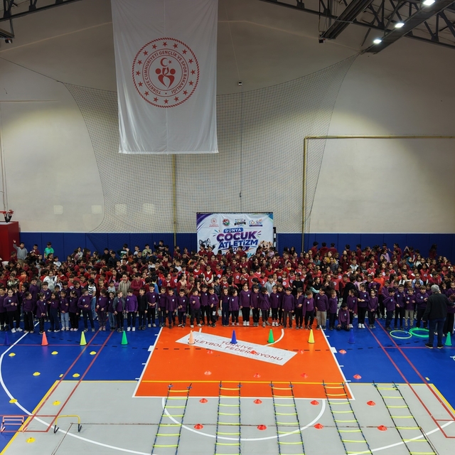 Karaman'da Dünya Çocuk Atletizm Günü kutlandı
Bin 500 öğrenci Dünya Çocuk A...