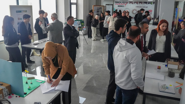 Diyarbakır'da lise öğrencileri hazırladıkları projeleri sergiledi