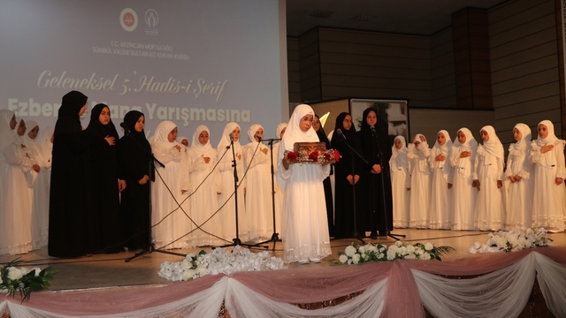 Kız Kur'an kursu öğrencileri hadis-i şerif bilgisinde yarıştı