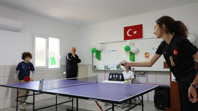 Marmaris'te Yeşilay Masa Tenisi Turnuvaları ikinci gününde devam etti