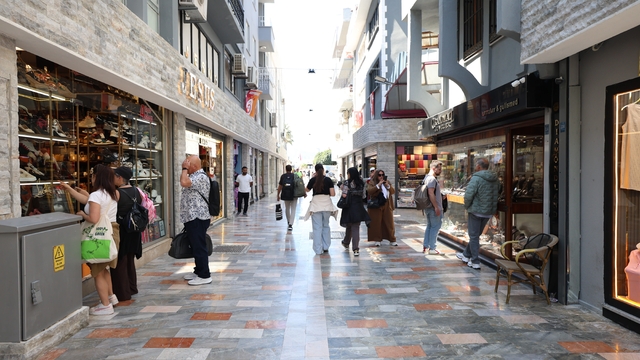 Marmaris'te yenilenen çarşı turistlerin gözdesi oldu