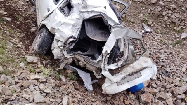 Adana'da uçuruma yuvarlanan otomobilin sürücüsü yaralandı