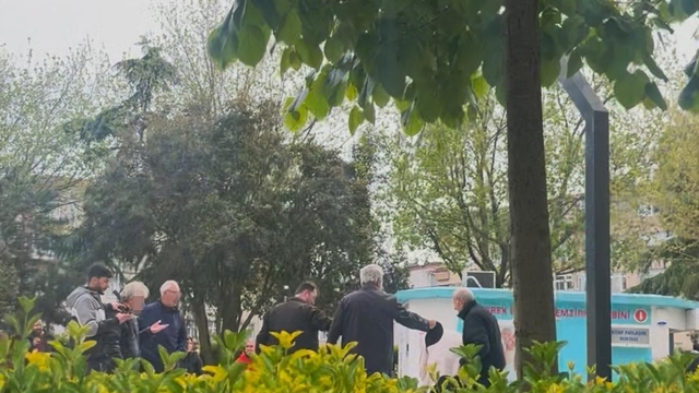 Parkta iki yaşlı adam arasında yumruklu kavga: 1 yaralı