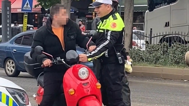 Bindiği motosikletin iki katı ceza yedi
Ehliyetsiz sürücüye 40 bin TL paza cezası uygulandı, motosikletin 20 bin TL değerinde olduğu öğrenildi
