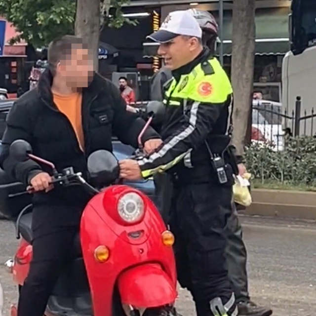Bindiği motosikletin iki katı ceza yedi
Ehliyetsiz sürücüye 40 bin TL paza...