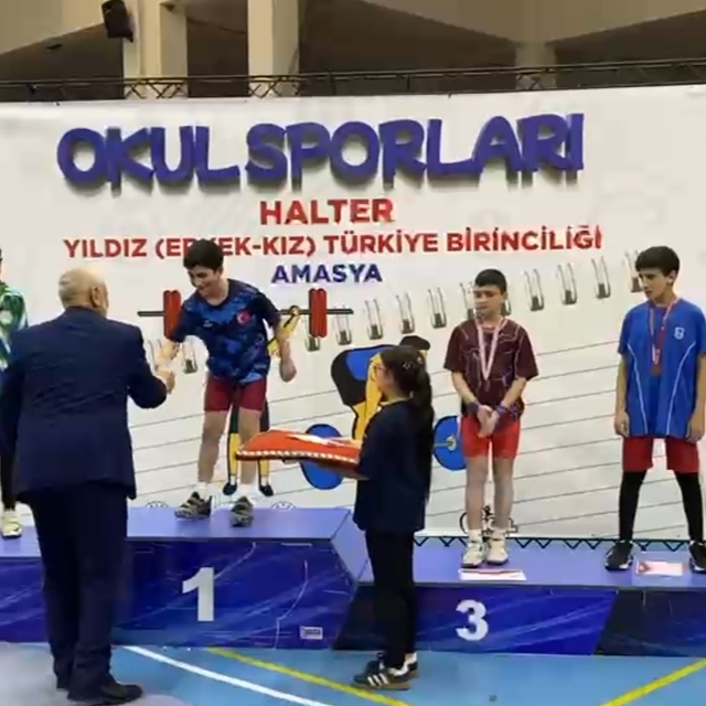 Ağrılı öğrenci Osman Oğur, halterde Türkiye şampiyonu oldu