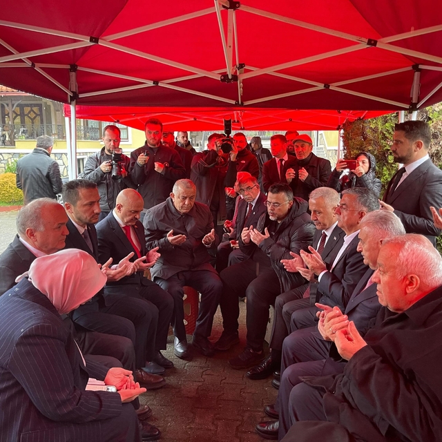 Binali Yıldırım Durmazoğlu ailesine taziyede bulundu