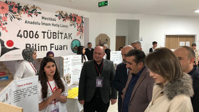 Mecitözü'nde 4006 Bilim Fuarı açıldı