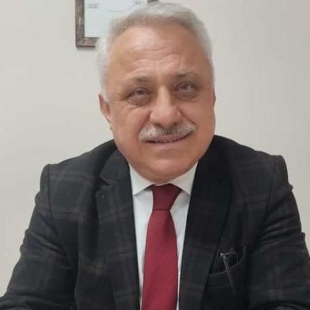 Bursa siyasetinin tanınan ismi eczacı Ayhan Özbek hayatını kaybetti