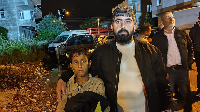 Ezilmekten kurtarılan Hamza, kahramanıyla buluştu
