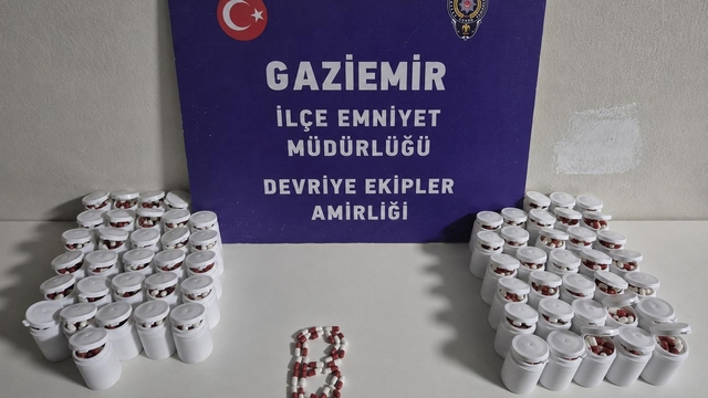 Gaziemir'de çantasında uyuşturucu ele geçirilen şüpheli gözaltına alındı