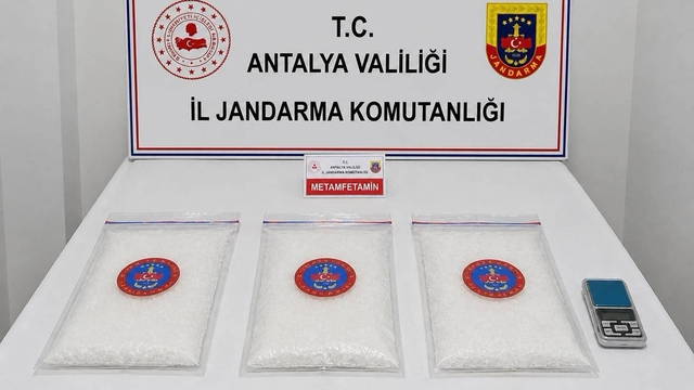 Antalya'da uyuşturucu operasyonunda yakalanan 2 zanlı tutuklandı