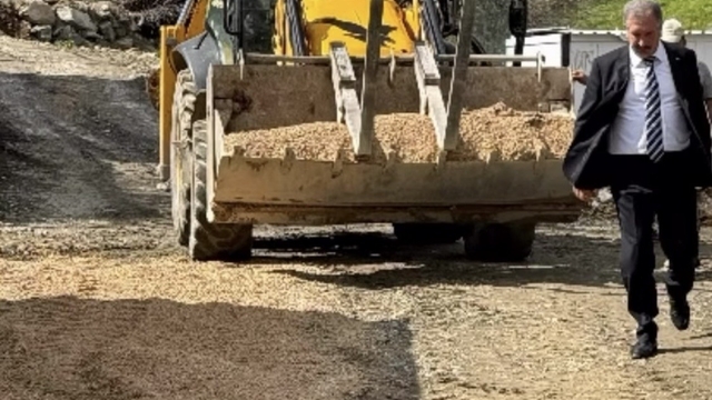 Çüngüş'te yol yapım çalışmaları devam ediyor