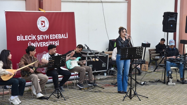 Bilecik'te öğrenciler kampüs konseriyle unutulmaz anlar yaşadı
