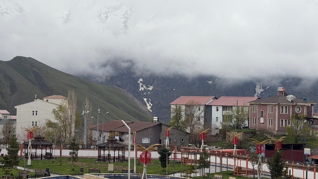 Sümbül Dağı mayısta beyaza büründü