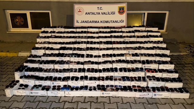 Antalya'da 10 milyon TL'lik gümrük kaçağı ürün ele geçirildi