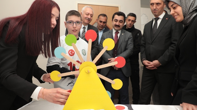 Bayburt'ta özel öğrencilerin projeleri Bilim Fuarı'nda sergilendi
