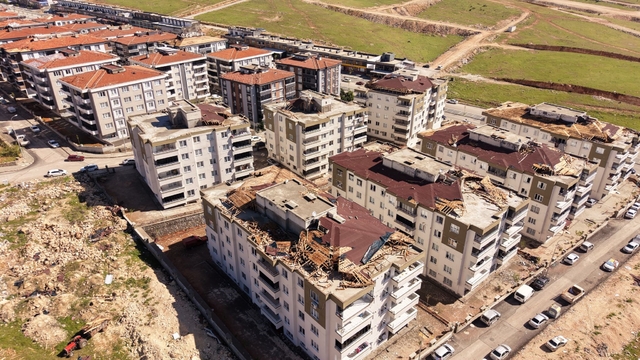 Gaziantep'te fırtınanın hasar tespiti sürüyor; çatılardaki zarar dron kamerasında