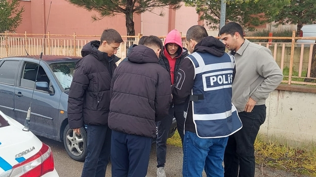 Polisten öğrencilerin yoğun olarak bulunduğu bölgelerde denetim