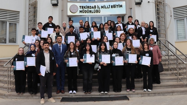 Tekirdağ'da öğrenciler Türkiye Yüzyılı Maarif Modeli Çalıştayı'nda buluştu