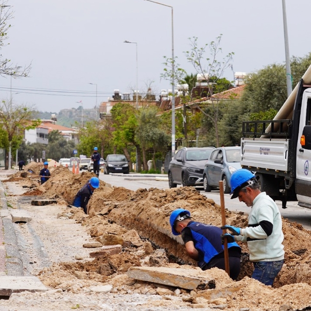 Milas'ta ömrünü tamamlayan su isale hatları değiştiriliyor