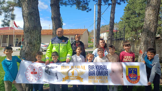 Havza'da jandarma kırsal mahalle okullarında trafik eğitimi verdi